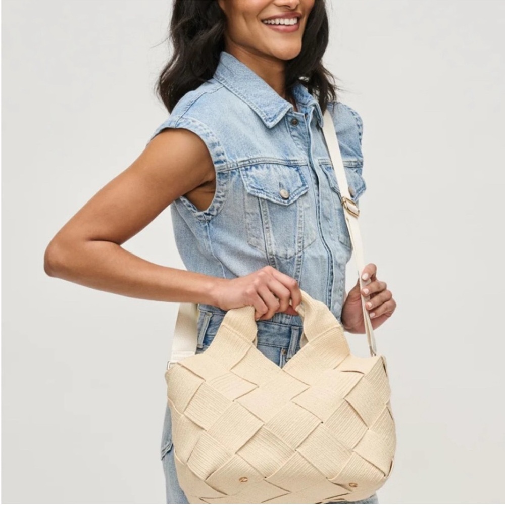 Sol and Selene RESILIENCE - WOVEN STRAW TOTE - Picture 5 of 8